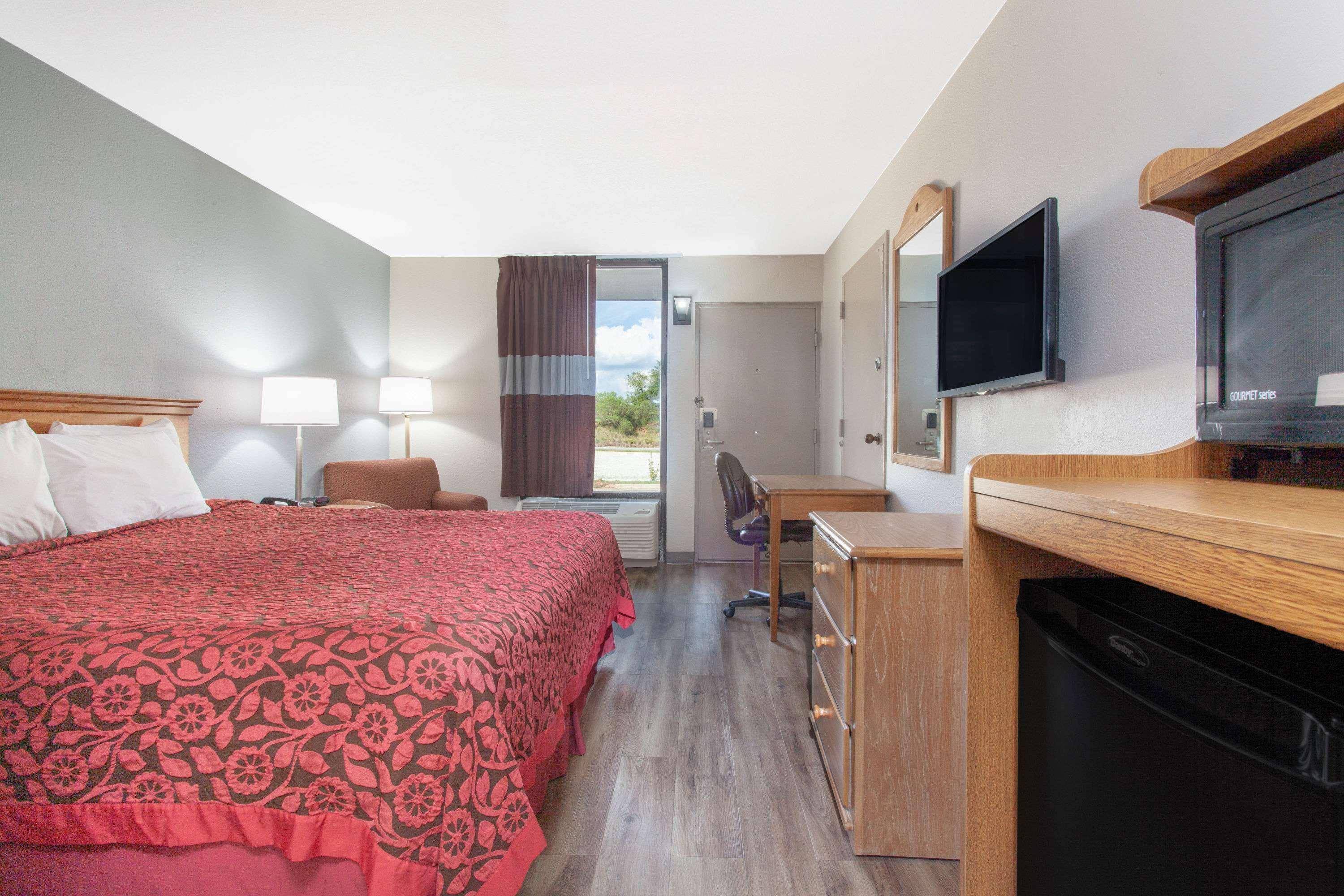 Days By Wyndham - Laurens I-26 Hotel Clinton